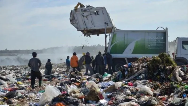 Morir entre la basura: crecen los casos de aplastamiento de recicladores