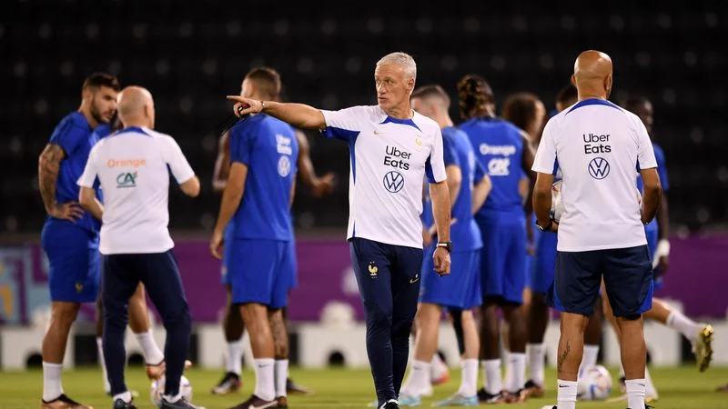 DT francés Deschamps decide no hacer una nueva convocatoria para sustituir a Benzema