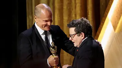 El actor Michael J. Fox recibe Oscar honorífico por su lucha contra el mal de Parkinson El actor Michael J. Fox recibe Oscar honorífico por su lucha contra el mal de Parkinson