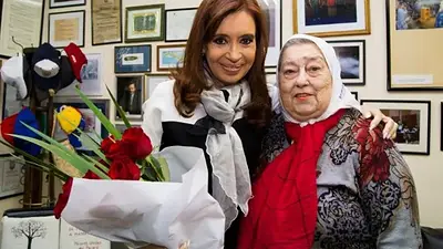 El dolor de Cristina por la muerte de Hebe: "Dios te llamó el día de la Soberanía Nacional" El dolor de Cristina por la muerte de Hebe: "Dios te llamó el día de la Soberanía Nacional"