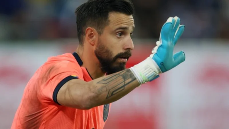 Quien es Hernán Galíndez, el arquero argentino que juega para Ecuador y que cantó el himno