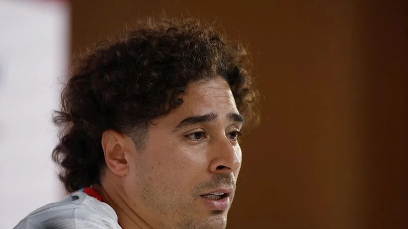 En su quinto Mundial, portero mexicano Ochoa lidera a la nueva generación