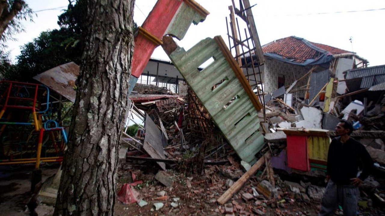 Indonesia: ascienden a 162 los muertos y 700 los heridos por el terremoto en la isla de Java