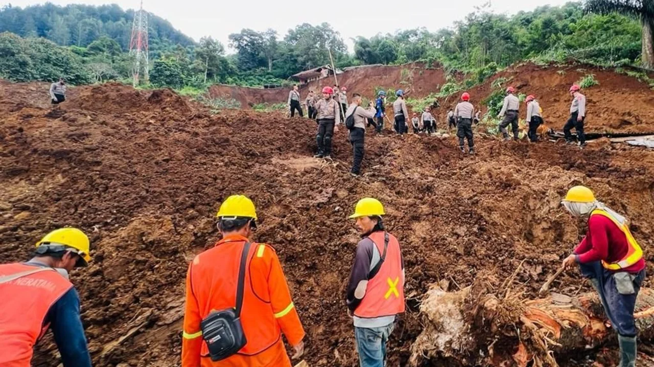 Indonesia: ascienden a 268 los muertos por el sismo en la isla de Java