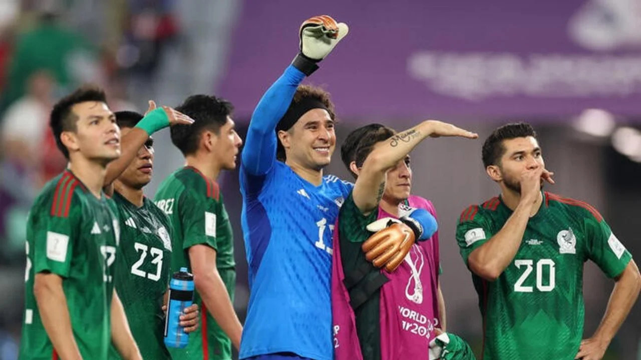 Plegarias mexicanas son escuchadas y Ochoa evita derrota ante Polonia