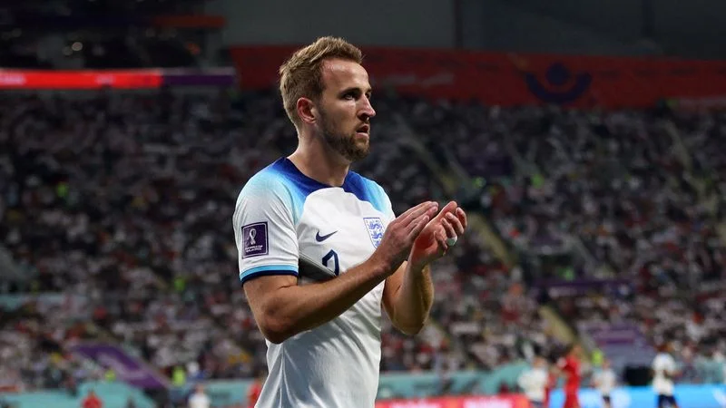 Kane entrena con Inglaterra pese a lesión de tobillo