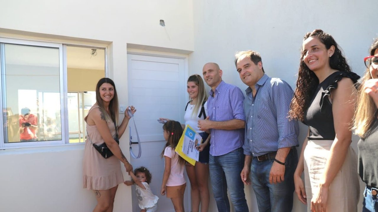 Programa Reconstruir: Maggiotti y Lago entregaron viviendas en Alberti