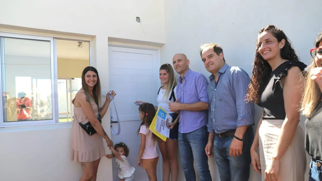 Programa Reconstruir: Maggiotti y Lago entregaron viviendas en Alberti