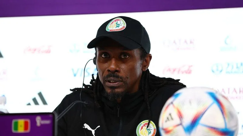 El DT de Senegal tiene "confianza ciega" en el portero Mendy pese a errores en el debut