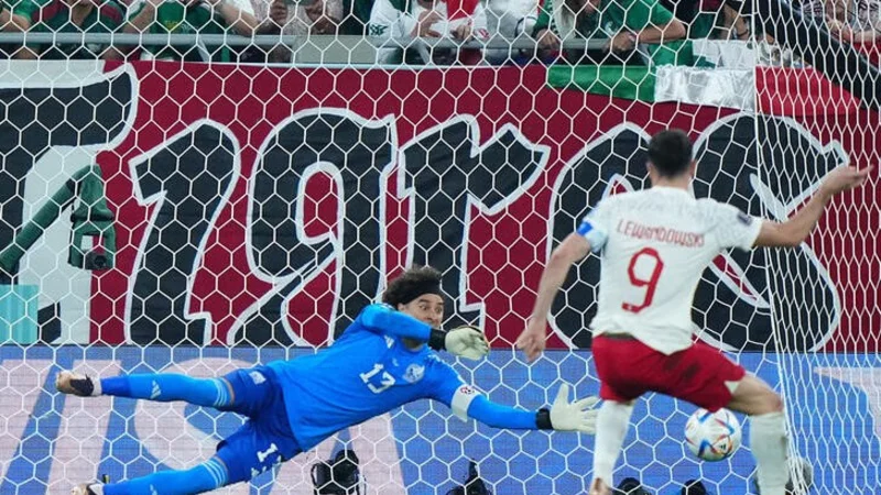 Portero mexicano Ochoa muy motivado para enfrentar la "magia" de Messi