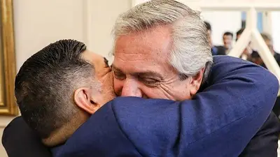 Emotivo recuerdo de Alberto Fernández a Maradona: "Siempre nos vas a acompañar" Emotivo recuerdo de Alberto Fernández a Maradona: "Siempre nos vas a acompañar"