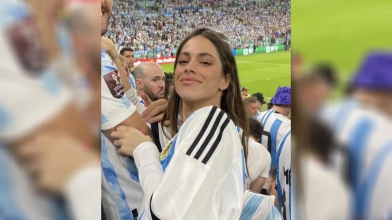 Tini Stoessel en Qatar apoyando a De Paul