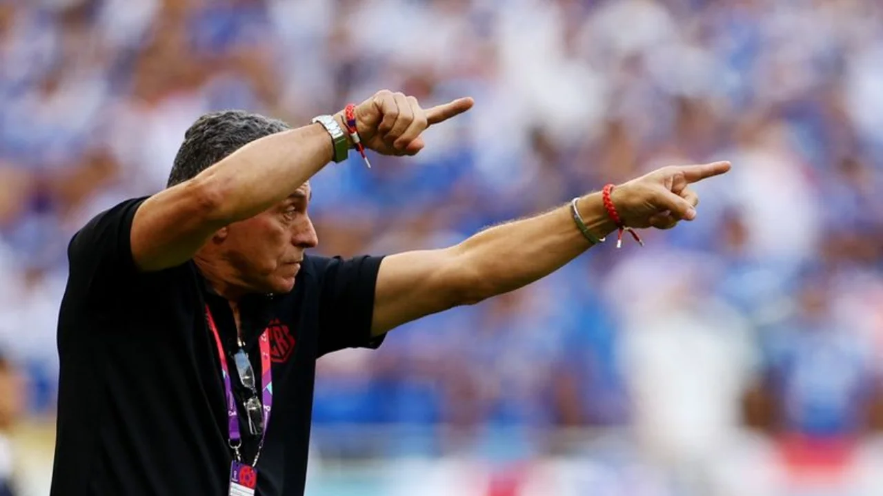 "Todavía soñamos", dice DT de Costa Rica tras revivir con triunfo sobre Japón