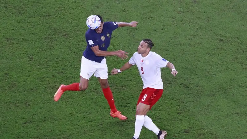 La actual selección de Francia no debe ser comparada con la campeona de 2018: Varane