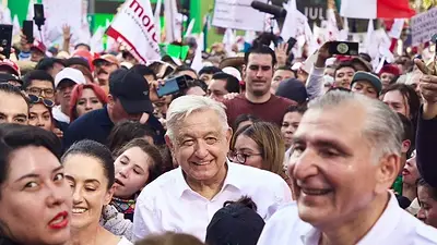 López Obrador se da un baño de masas en el cuarto aniversario de su Gobierno López Obrador se da un baño de masas en el cuarto aniversario de su Gobierno
