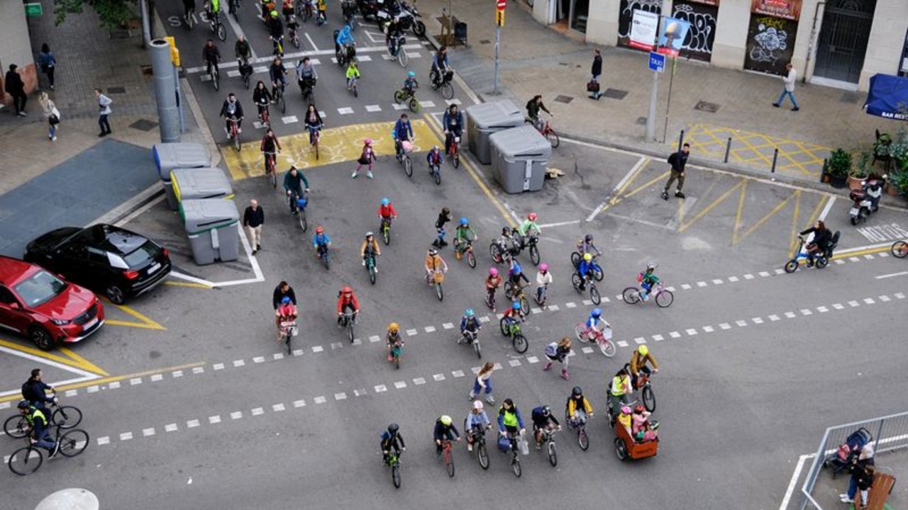 El programa de 'bicibus' para niños de Barcelona fomenta hábitos de transporte ecológico
