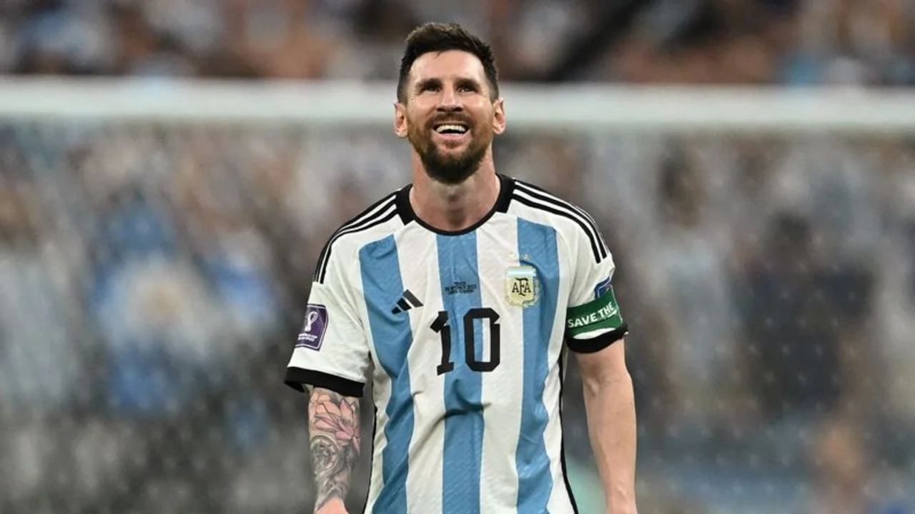 Canelo Álvarez amenaza a Messi por video tras victoria sobre México en el Mundial