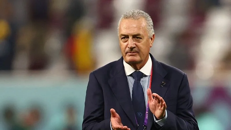 Hay que dejar de lado las hazañas pasadas, dice DT Ecuador antes de vital choque contra Senegal