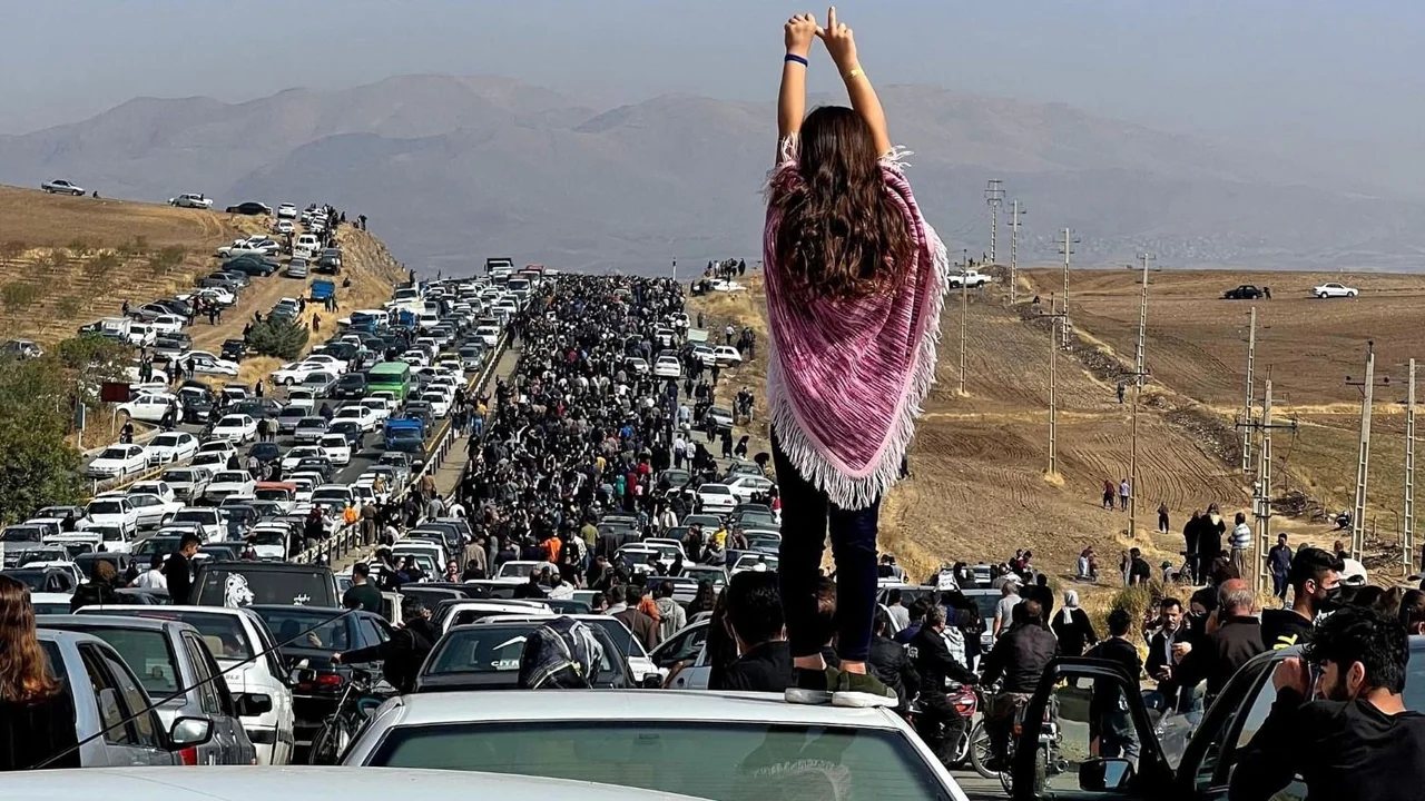Ola de protestas en Irán: más de 300 muertos por represión y disturbios