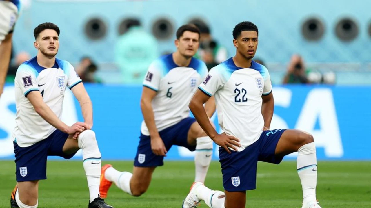 Mundial 2022: ¿por qué se arrodillan los futbolistas?