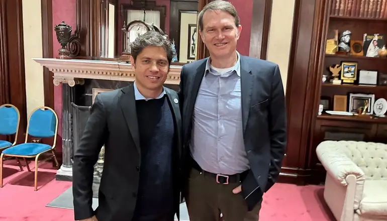 Axel Kicillof va en busca del voto evangelista de cara al balotaje Massa-Milei