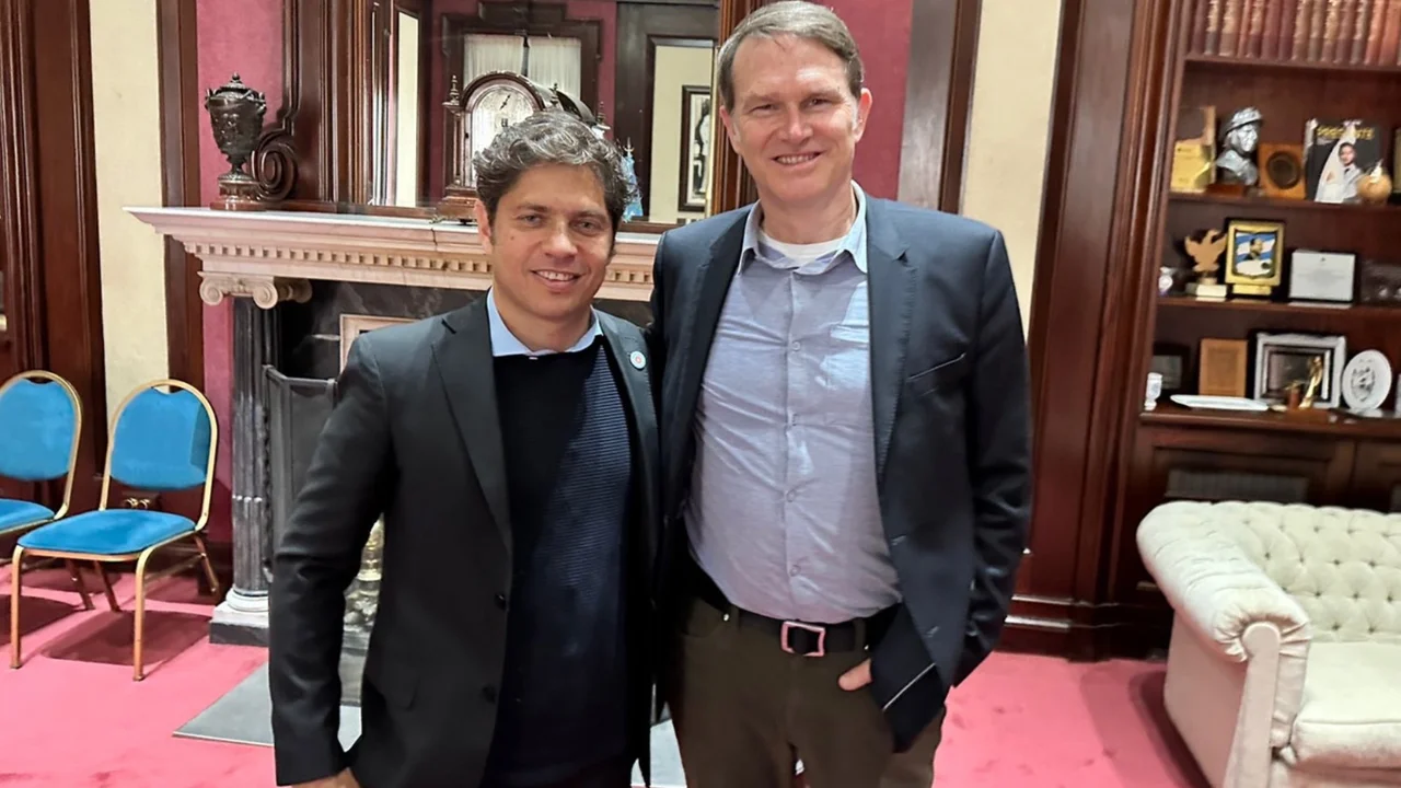 Axel Kicillof va en busca del voto evangelista de cara al balotaje Massa-Milei