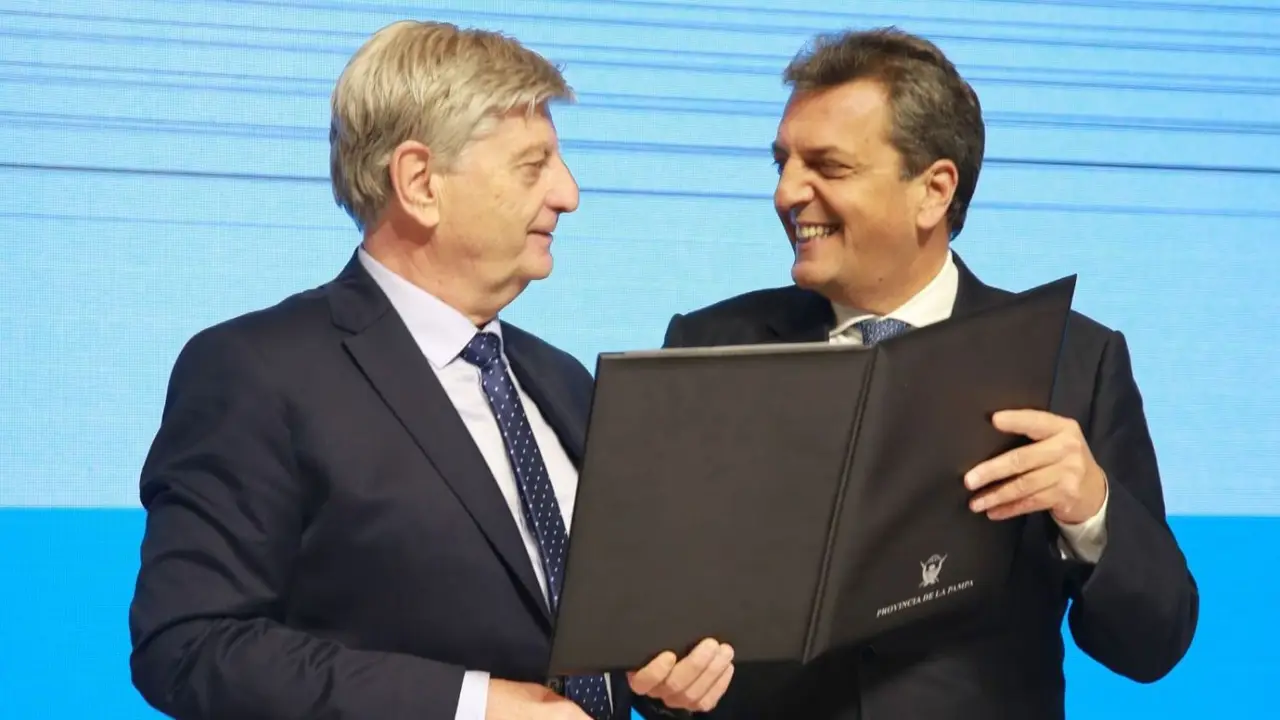La primera encuesta post-Macri,  dio a Massa tres puntos arriba de Milei para el balotaje