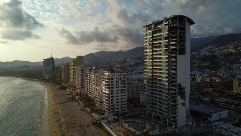 Huracán Otis deja en ruinas el refugio de tortugas marinas de Acapulco