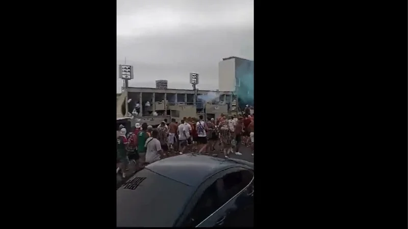 Hinchas de Fluminense atacaron a los de Boca
