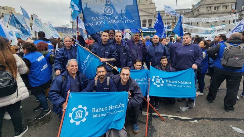 Trabajadores del Banco Nación reclamando por un aumento salarial 