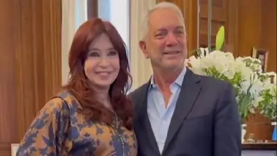Cristina Kirchner recibió a Julio Alak, intendente electo de La Plata: "Somos únicos" Cristina Kirchner recibió a Julio Alak, intendente electo de La Plata: "Somos únicos"