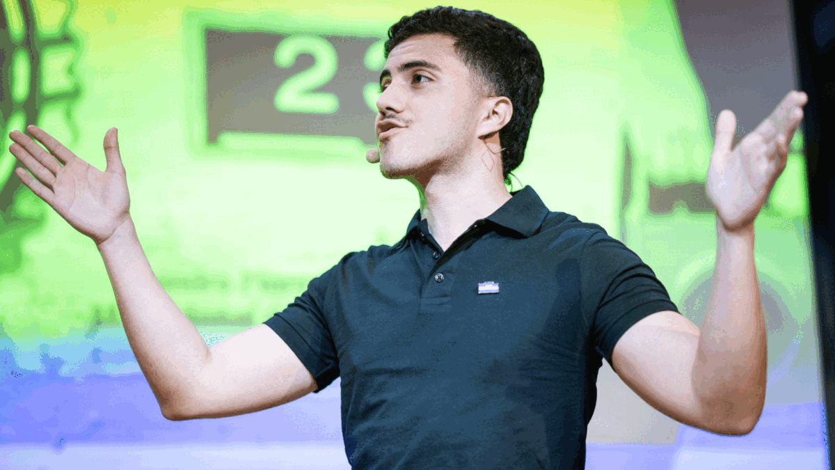 Tiene 22 años y logró salir segundo en el Mundial de Oratoria con un discurso contra el negacionismo: "El Estado cambia vidas"