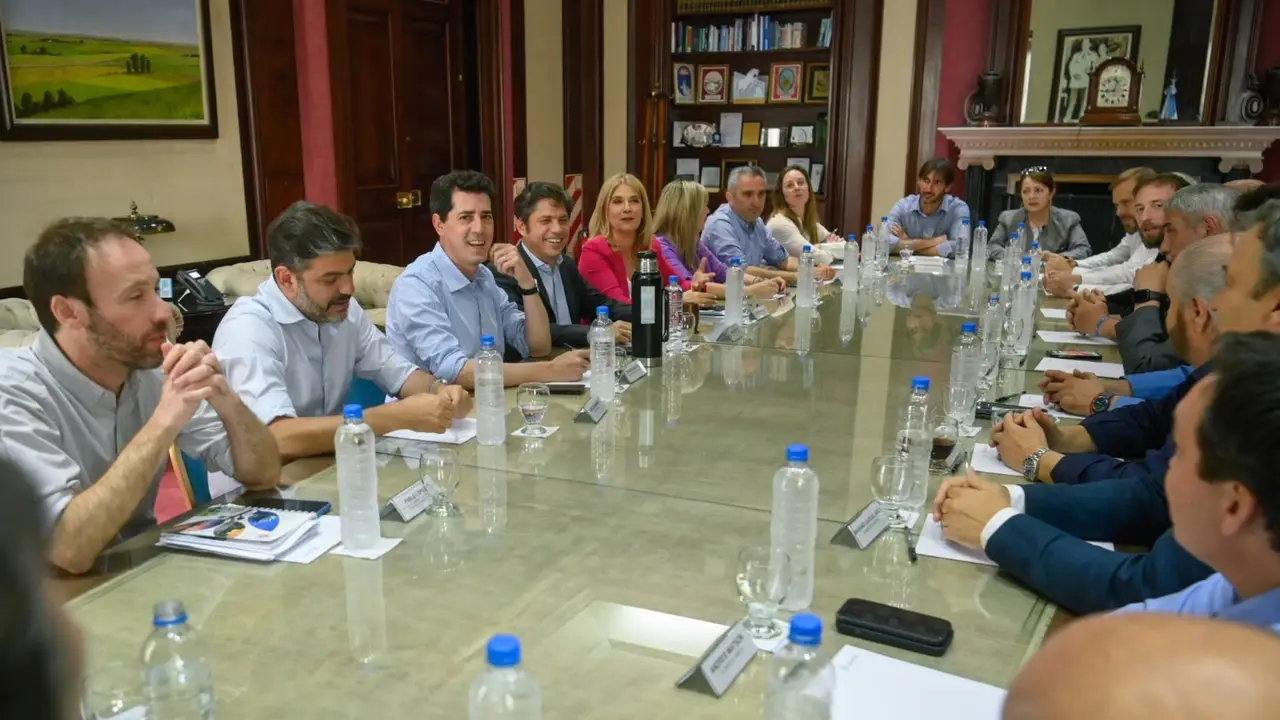 Calculadora en mano, Kicillof reunió a la tropa de intendentes del conurbano para garantizar un triunfo de Massa en el balotaje