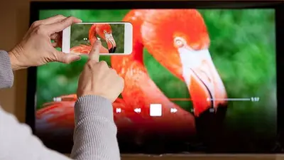 Cómo conectar un celular Android o iPhone a una TV con Wi-Fi. Cómo conectar un celular Android o iPhone a una TV con Wi-Fi.