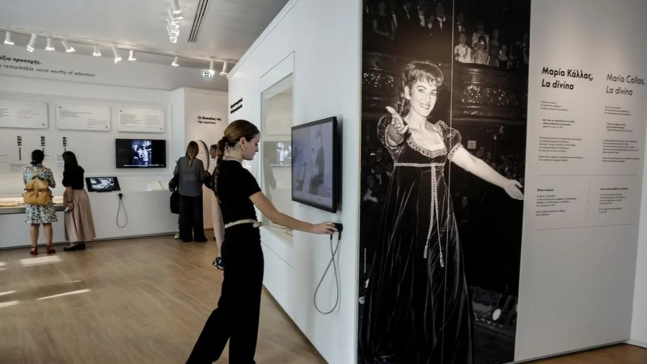 Rollos de película olvidados dan vida al debut de Maria Callas en París