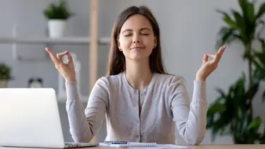 Chau estrés de fin de año: 3 hábitos que te ayudan a bajar el cortisol naturalmente