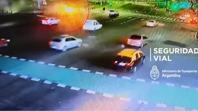Video. Violento choque en Obelisco. Video. Violento choque en Obelisco.