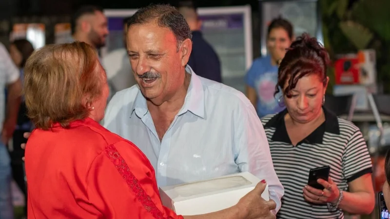 Ricardo Quintela fortalece los emprendimientos a través de la entrega de unidades productivas