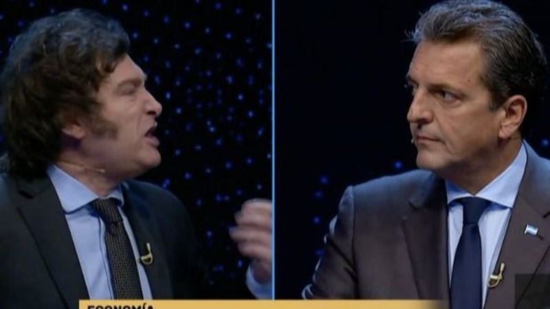 Memes: Milei quedó pagando con Massa y las redes no lo perdonaron