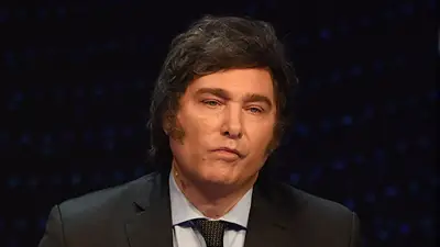 Insólito: Milei denunció que Massa llevó "tosedores" para distraerlo en el debate Insólito: Milei denunció que Massa llevó "tosedores" para distraerlo en el debate