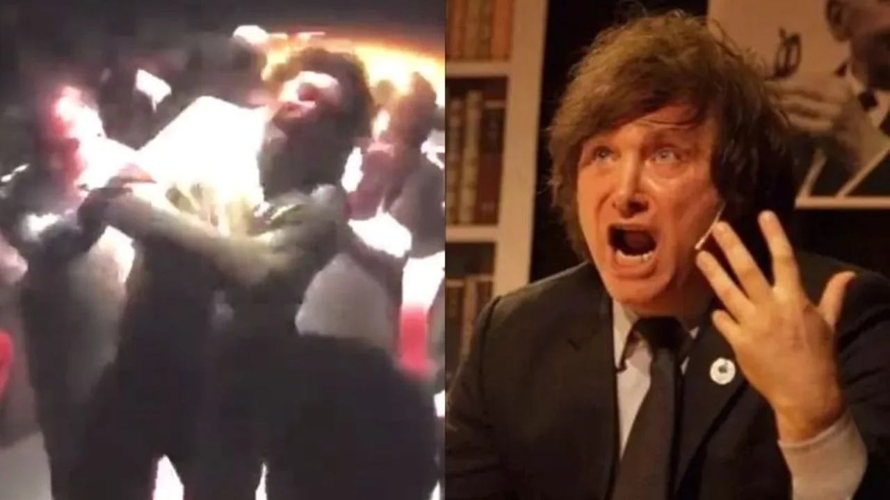 Javier Milei, con un chaleco de fuerza en la obra "El consultorio de Milei", de Nito Artaza