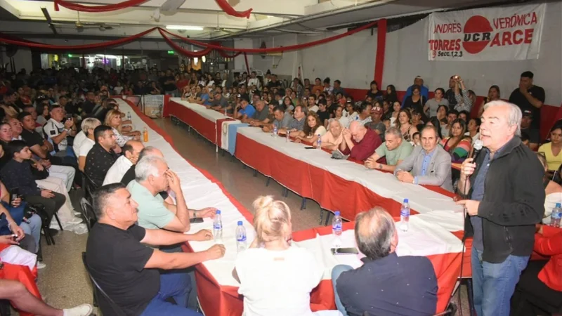 Encuentro de radicales en Córdoba que se pronunciaron a favor de Sergio Massa (Unión por la Patria - UP) de cara al balotaje del 19 de noviembre.