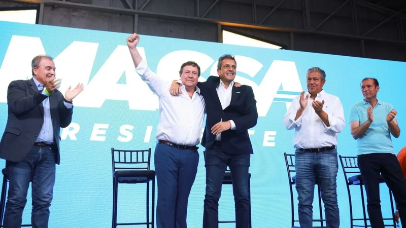 Con intendentes y gobernadores de la oposición, Massa aseguró de cara a las elecciones 2023: "Lo que dimos por ley lo pueden suspender por decreto"