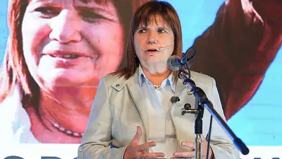 Elecciones 2023: Bullrich les pidió a sus fiscales cuidar los votos de Milei "con el cuchillo entre los dientes" Elecciones 2023: Bullrich les pidió a sus fiscales cuidar los votos de Milei "con el cuchillo entre los dientes"