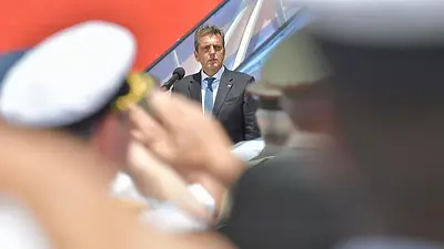 Massa destacó el espíritu democrático de las Fuerzas Armadas y llamó a defender la soberanía nacional Massa destacó el espíritu democrático de las Fuerzas Armadas y llamó a defender la soberanía nacional