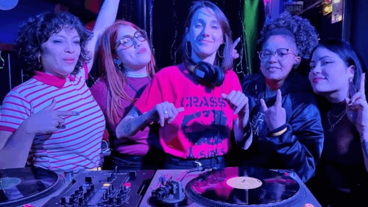 Las Pibas Vinileras, el colectivo de coleccionistas que protagoniza la vuelta a lo analógico: "El disco no se compara con nada"