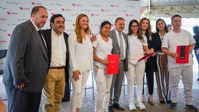 Ricardo Quintela entregó 234 decretos de pase a planta a trabajadores de la salud Ricardo Quintela entregó 234 decretos de pase a planta a trabajadores de la salud