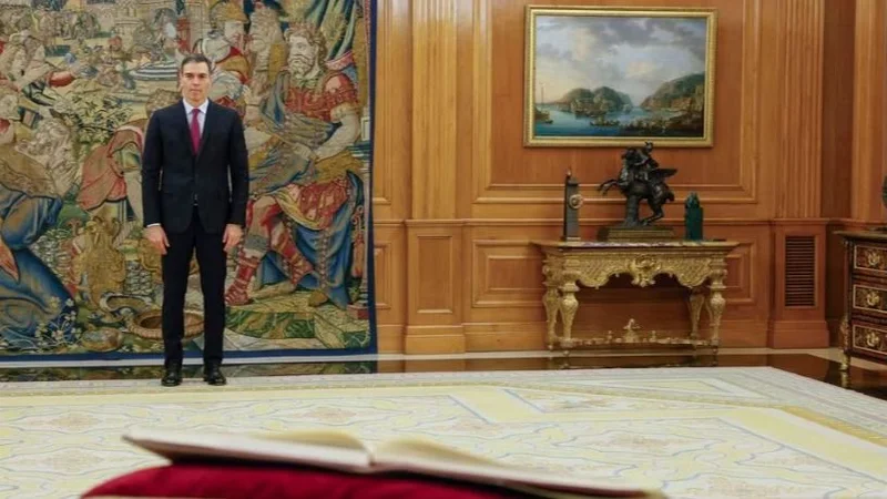 Pedro Sánchez, tras prometer su cargo de presidente del Gobierno ante el rey Felipe VI, este viernes. BALLESTEROS (POOL)
