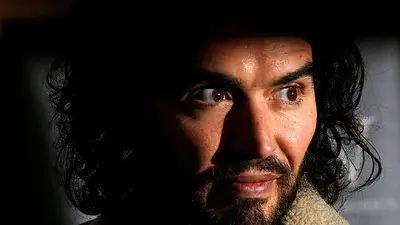 La policía británica interroga a Russell Brand por acusaciones de agresión sexual: The Times La policía británica interroga a Russell Brand por acusaciones de agresión sexual: The Times