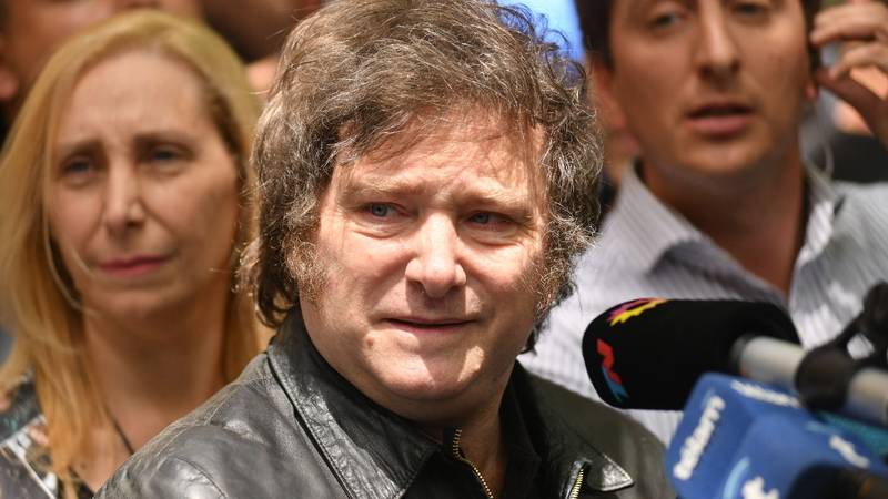Obras al 90% en peligro: lo que podría pasar si Milei paraliza la obra pública en Argentina